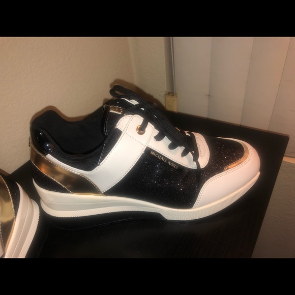 Stylish Michael Kors Liv sporty sneakers size 8 - Picture 6 of 11
